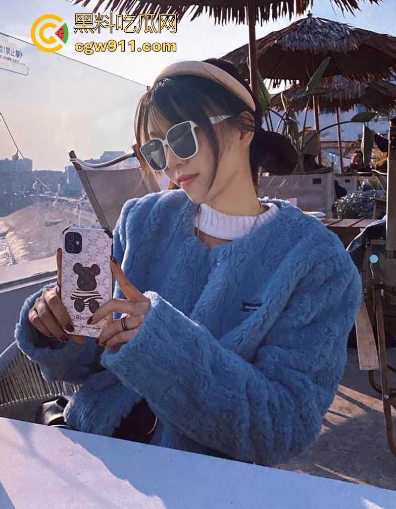 山东清纯萝莉【陆颖】情趣装做爱流出，被包养成淫荡性宠，可爱萝莉戴狗链穿情趣皮裙，花式爆操太尼玛得劲了！