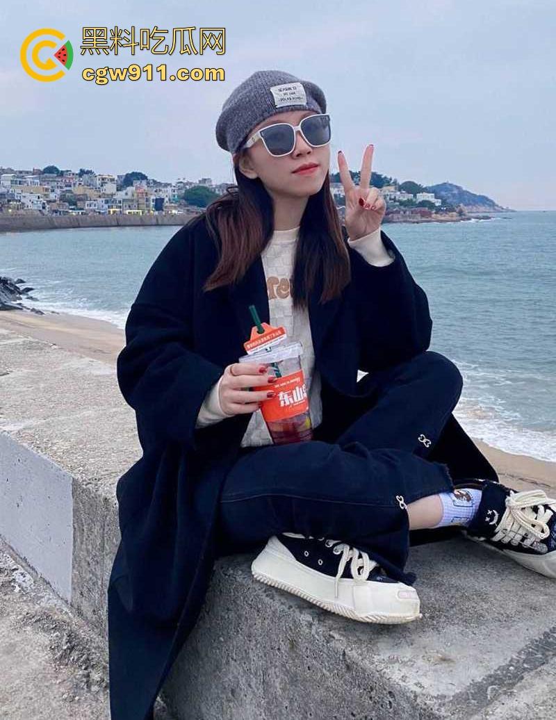 山东清纯萝莉【陆颖】情趣装做爱流出,被包养成淫荡性宠,可爱萝莉戴狗链穿情趣皮裙,花式爆操太尼玛得劲了!-2