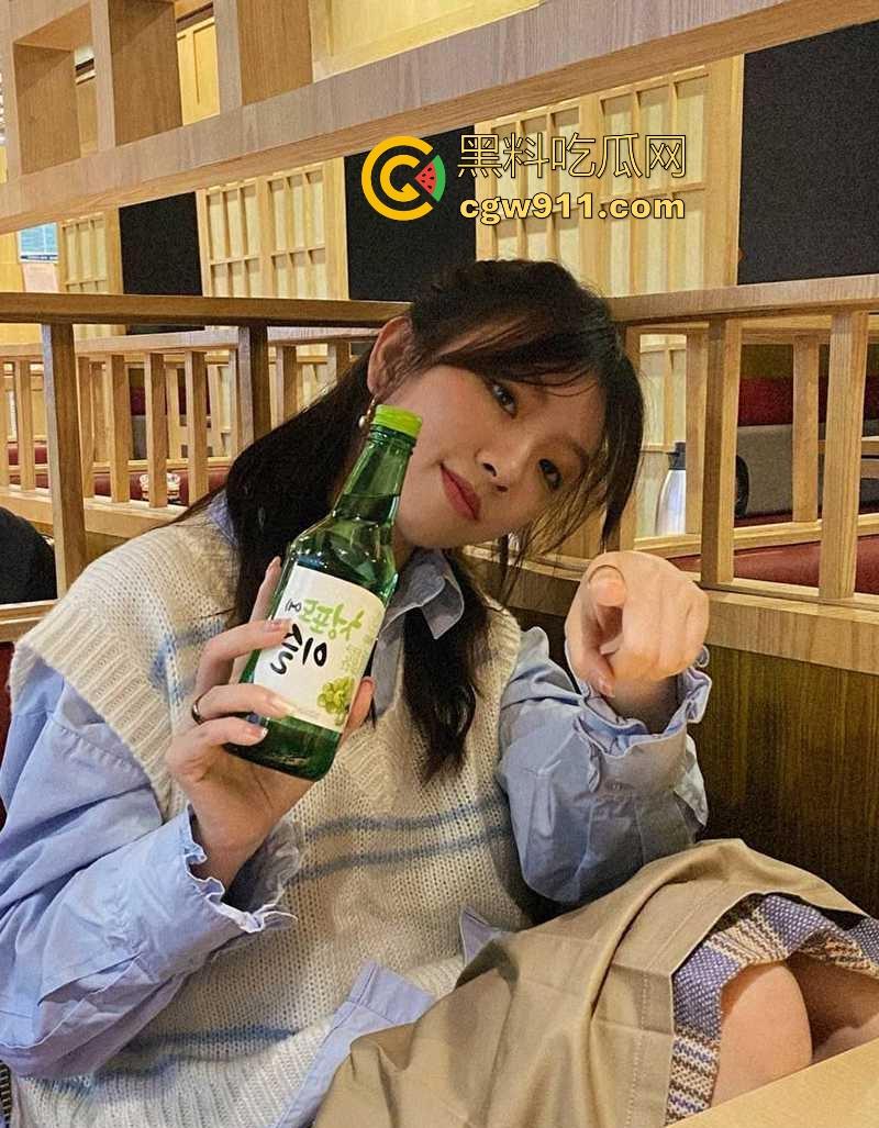 山东清纯萝莉【陆颖】情趣装做爱流出,被包养成淫荡性宠,可爱萝莉戴狗链穿情趣皮裙,花式爆操太尼玛得劲了!-4