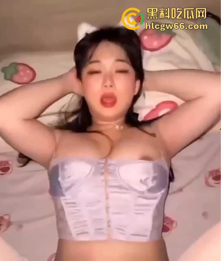 四川微胖巨乳【吴馨欣】身材完美床技高超小母狗 被绿帽男友和好兄弟前后夹击 双洞齐开-4