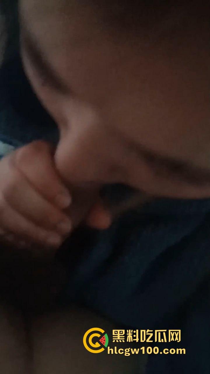 兰州大学反差母狗【李妍柔】调教视频曝光,调教成了吃鸡好手 鸡巴套子,内容劲爆!!-10