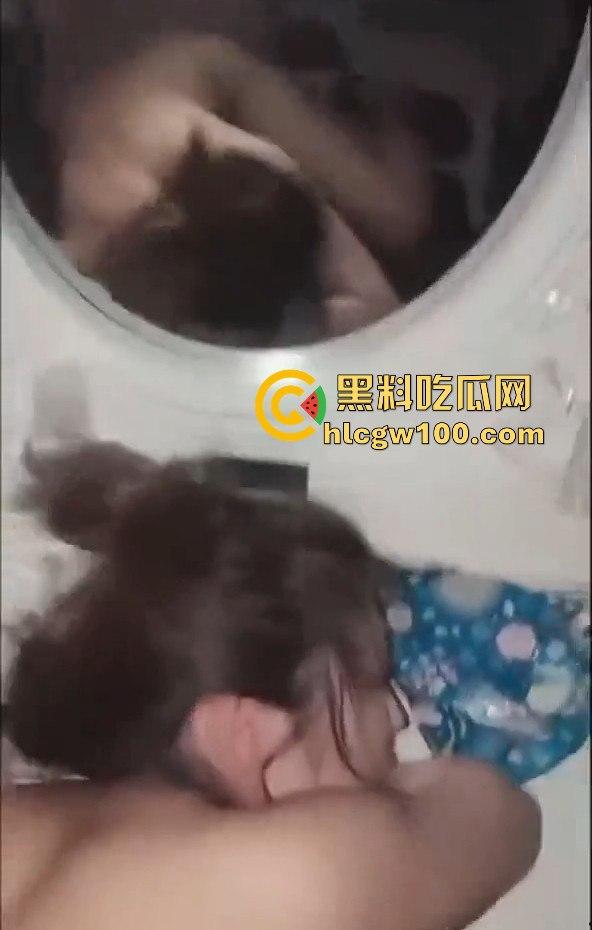 兰州大学反差母狗【李妍柔】调教视频曝光,调教成了吃鸡好手 鸡巴套子,内容劲爆!!-13