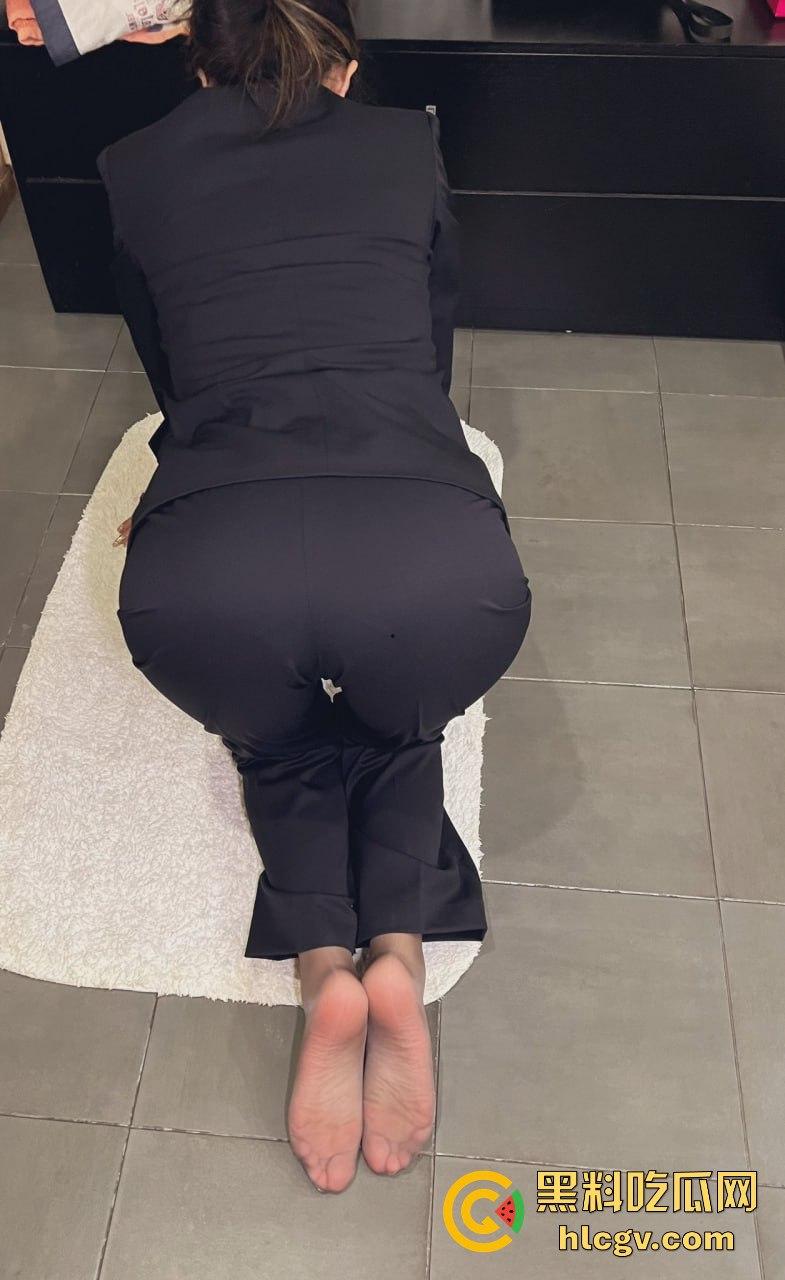 黑丝高跟骚人妻『钱依依』,瓜友炫耀专供级高跟黑丝体验反差服务,一字马大撩腿,这种骚逼真不常见!-11