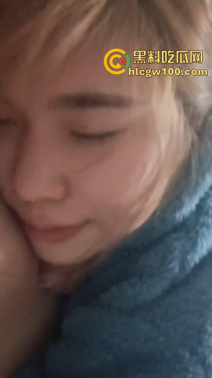 兰州大学反差母狗【李妍柔】调教视频曝光,调教成了吃鸡好手 鸡巴套子,内容劲爆!!-18