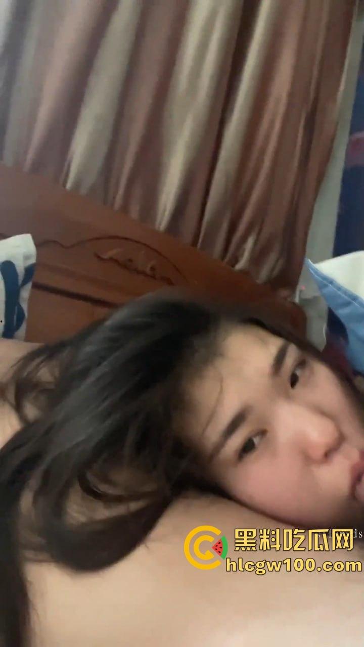 兰州大学反差母狗【李妍柔】调教视频曝光,调教成了吃鸡好手 鸡巴套子,内容劲爆!!-19