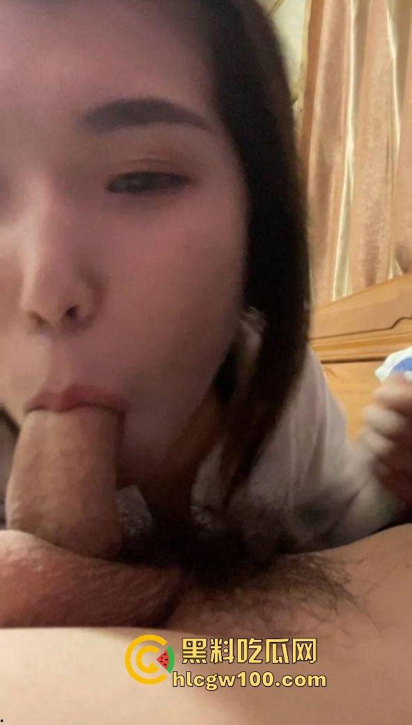 兰州大学反差母狗【李妍柔】调教视频曝光,调教成了吃鸡好手 鸡巴套子,内容劲爆!!-22