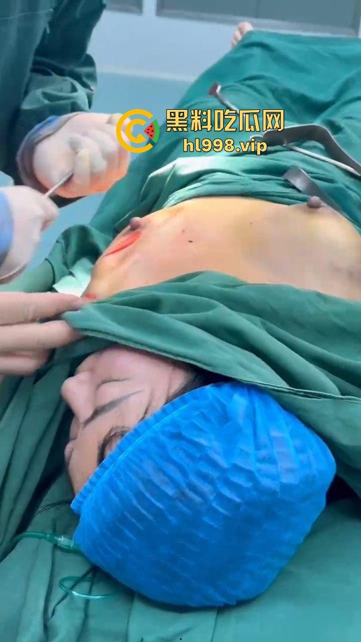 揭秘黄晓明女友『叶柯』同款隆胸术手术过程,看的让人心惊!胸被医生猛戳猛捣,视觉冲击强到不敢看!-12