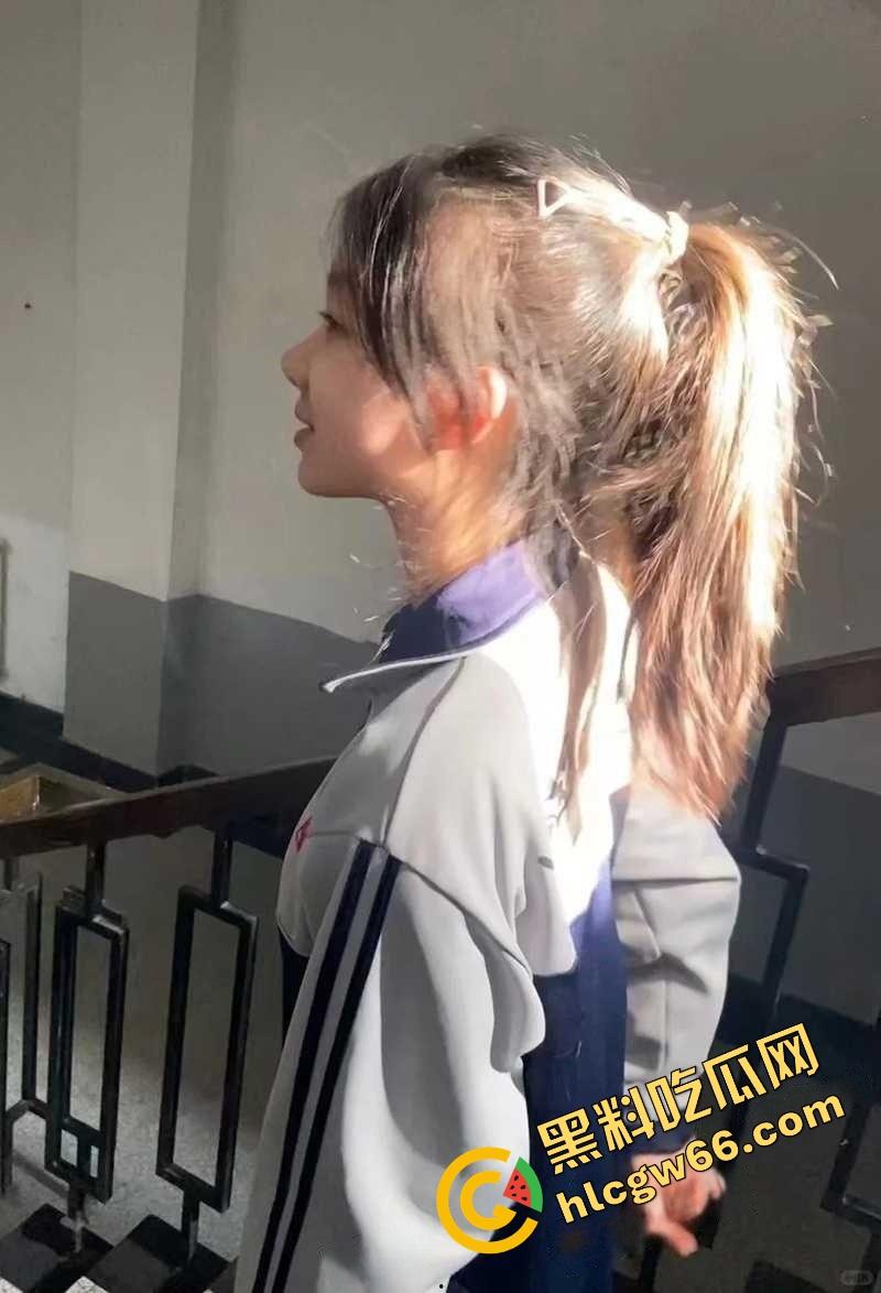 湛江遂溪高中艺术楼惊现野战现场,高三骚妹光腚骑在身上操,门缝偷拍啪啪实录传疯全校!-2