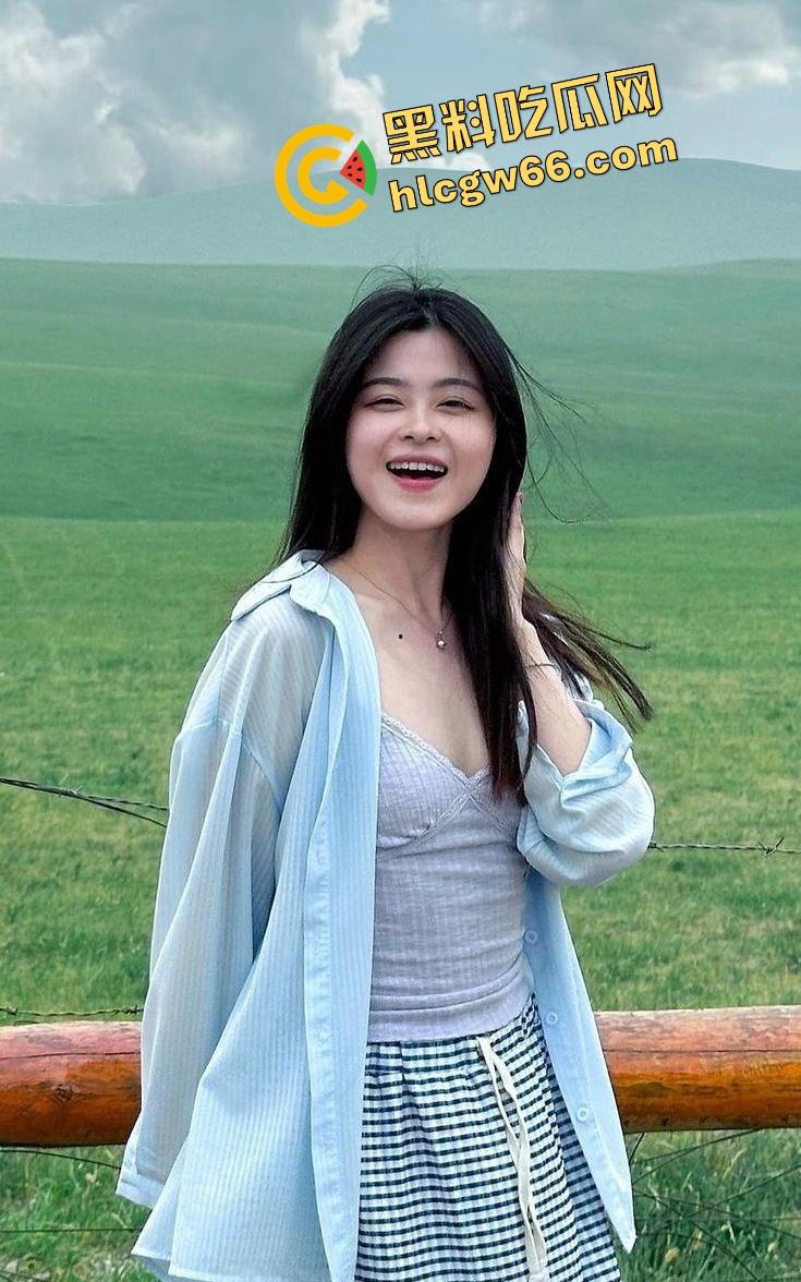 重庆骚货黄毛妹重口翻天操作曝光,肥美肉臀扩阴塞橘子,骚穴大开吃果粒,果汁流逼喷脸,这尼玛是人能玩的?-5