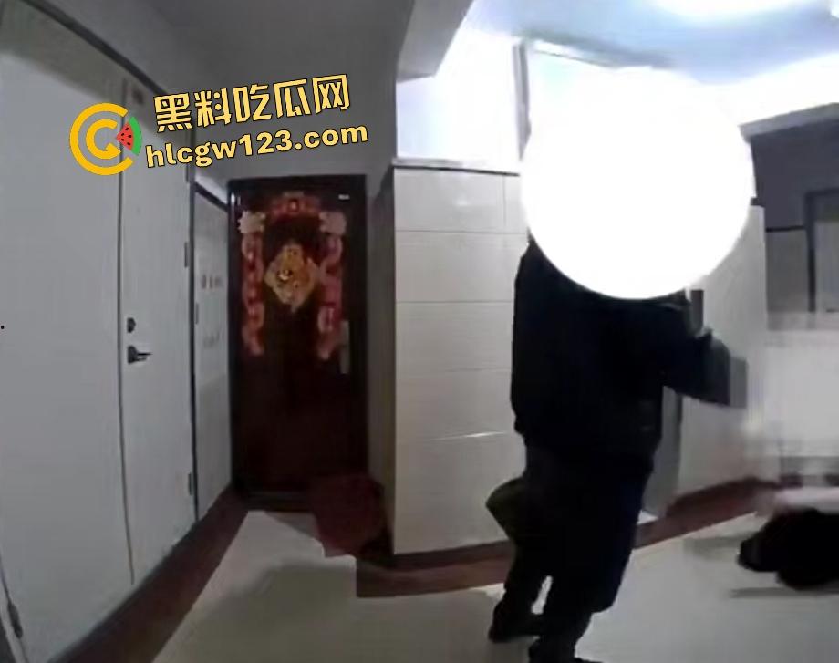 沈阳“窝瓜国王”家暴抖音【沉睡的猫.,】，女子下跪求饶仍被拳打脚踢，打完还被出轨抑郁导致流产！-4