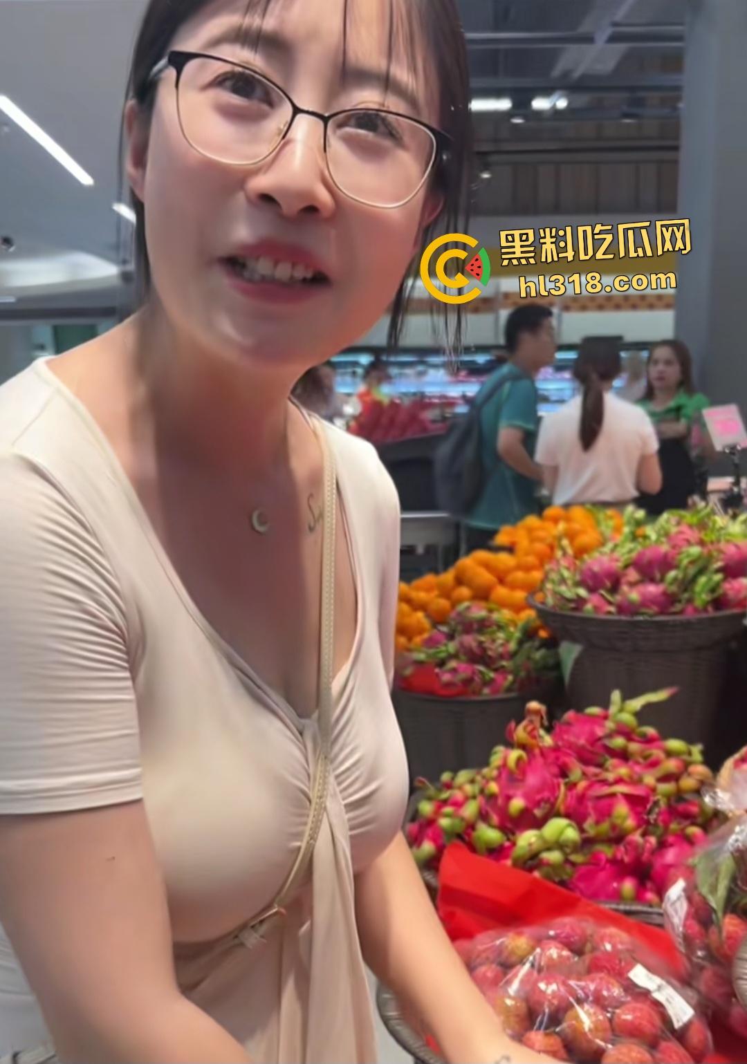 抖音旅游博主【水子在澳洲】八字吊钟巨乳狂撸男友小鸡巴,乳交秒射太快,这金针菇真是暴殄天物!-2