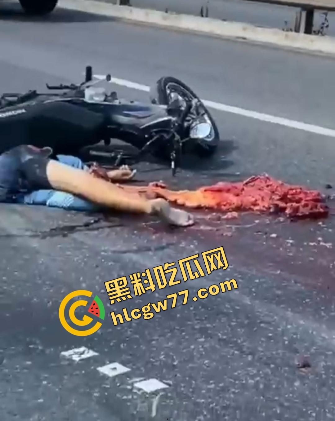 巴西若昂佩索阿摩托车手脸撕裂头断身碎!血腥车祸脸直接撕裂开,路人还想上去捡肾脏!-6