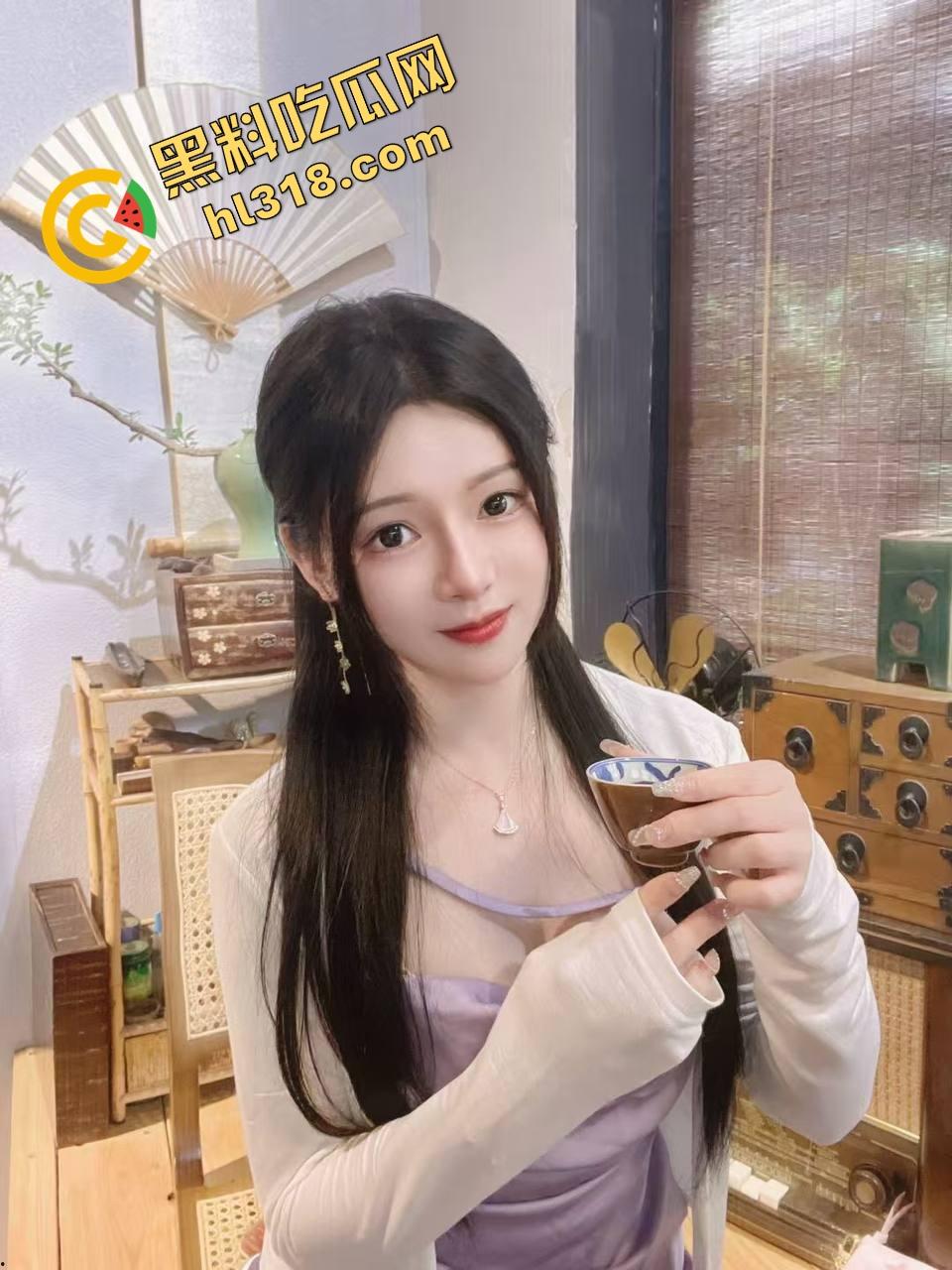 大白天俩骚货窗前赤裸互插假屌竞技赛,比赛高潮谁先喷,没男人靠假屌,也能自嗨得原地升天!-4