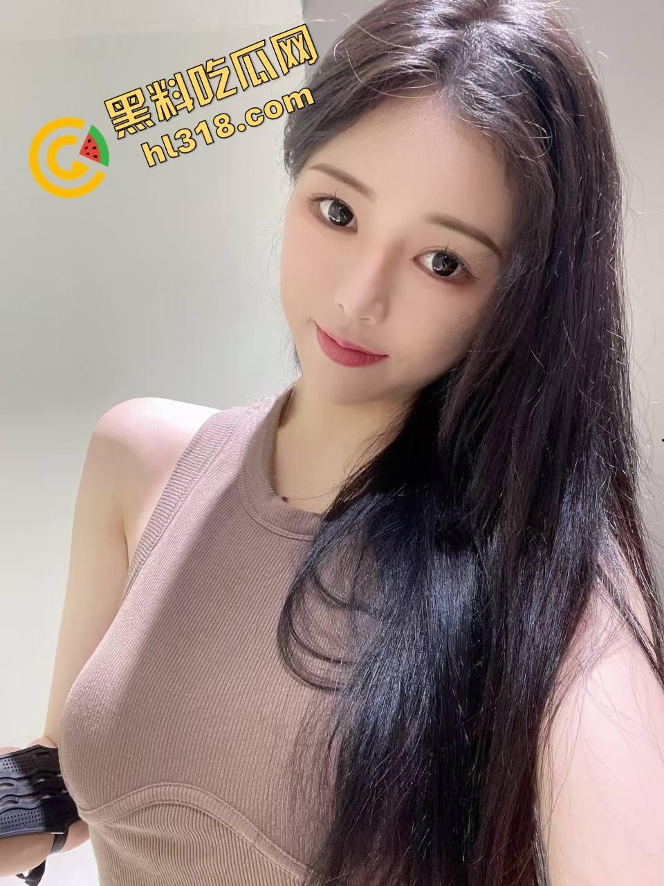 大白天俩骚货窗前赤裸互插假屌竞技赛,比赛高潮谁先喷,没男人靠假屌,也能自嗨得原地升天!-5