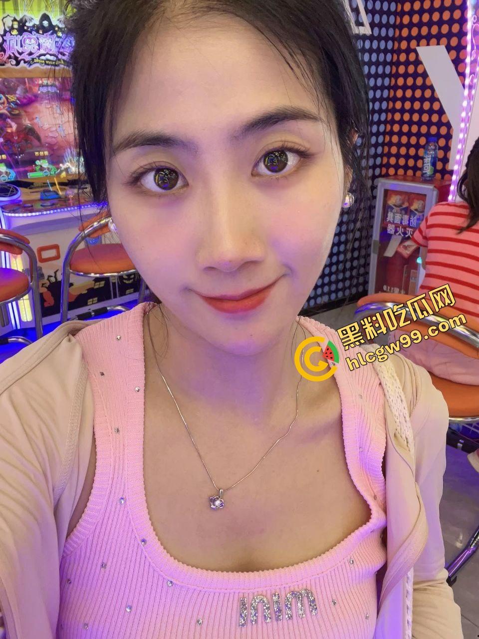 单男社交软件网聊年轻少妇『周芳茹』婚后约会出轨弟弟,散步至酒店全裸口交上位抱操!独家曝光流出!-4