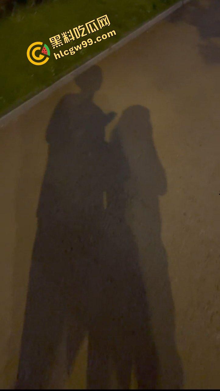 单男社交软件网聊年轻少妇『周芳茹』婚后约会出轨弟弟,散步至酒店全裸口交上位抱操!独家曝光流出!-5