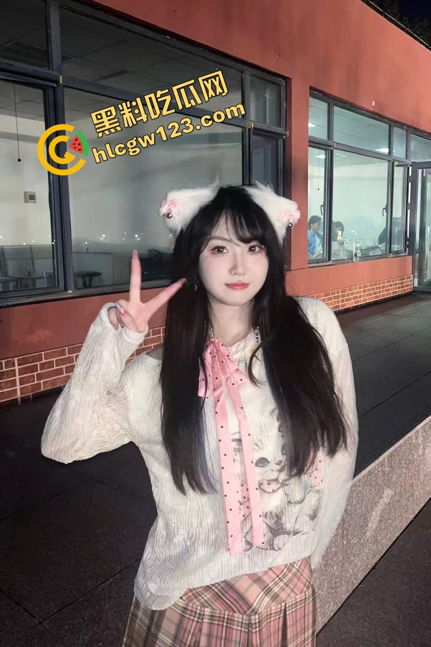 腿交女王COS各种角色强制压榨精，双腿夹屌狠过手，一对大腿夹断神志，榨精包榨到蛋空精尽！