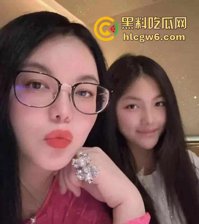 王诗龄英国白莲花闺蜜『Angela』爆炸性丑闻 卖逼崇洋媚外 最新不雅视频流出,给老外毒龙缠身骚浪入骨!-5