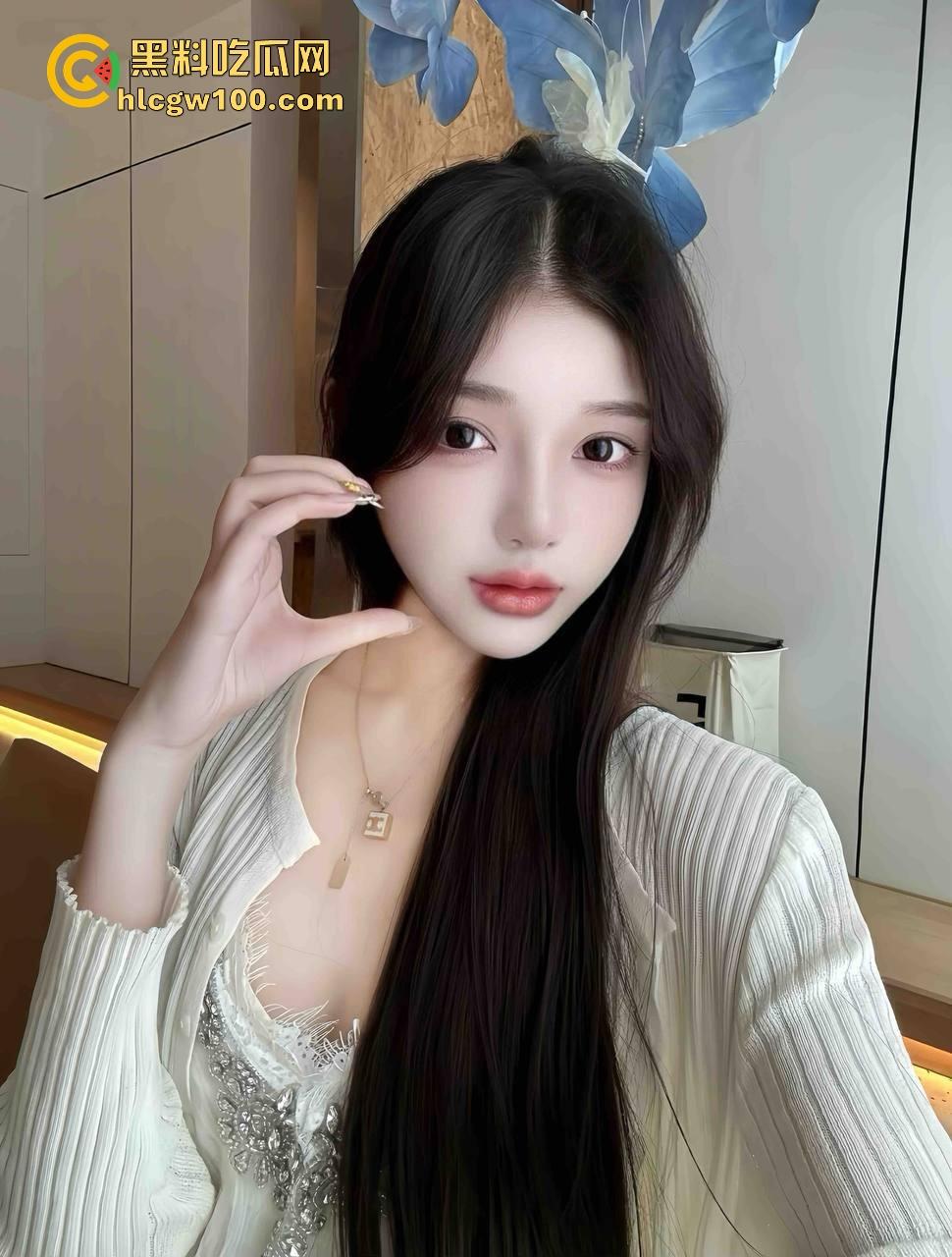 北京大哥路边发情当街怼，强按小姐姐头直接开搞，深喉怼到干呕，小姐姐手不知道该放哪，围观路人直看懵逼！