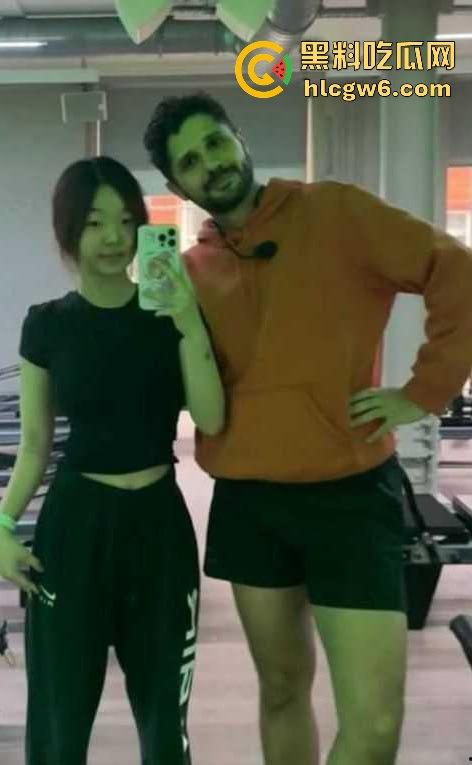 王诗龄英国白莲花闺蜜『Angela』爆炸性丑闻 卖逼崇洋媚外 最新不雅视频流出,给老外毒龙缠身骚浪入骨!-11