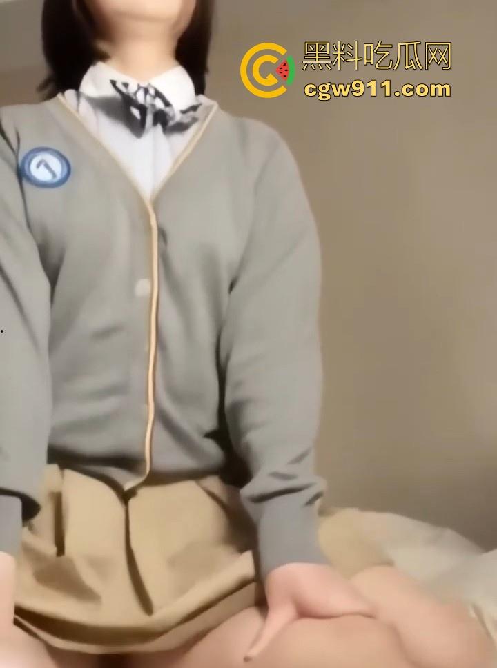 河南实验中学高三眼镜学妹【徐奕尹】激情性爱视频流出!校服露脸调教,被操的满脸通红喘息不止,反差感爆棚!-5