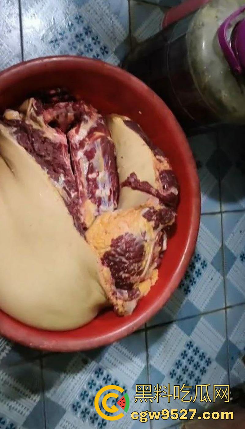 暗网越南屠夫案,男子自愿被杀,多角度砍头血如泉涌,干脆利落几秒剁头,现场原视频流出!-10