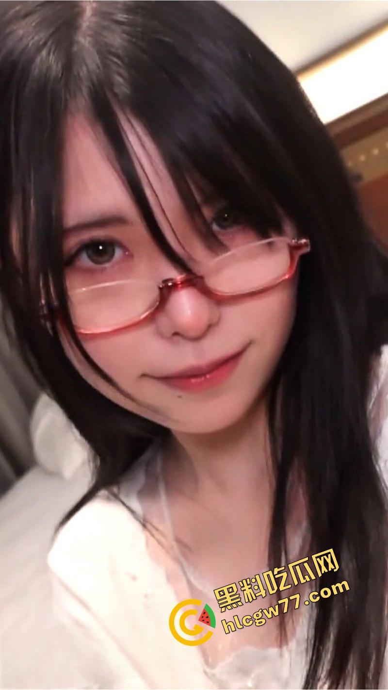 眼镜妹就是骚啊 光是这个表情就让你受不了 一看平时就没少磨练啊 跟魅魔一样像是个无法满足的容器!-5