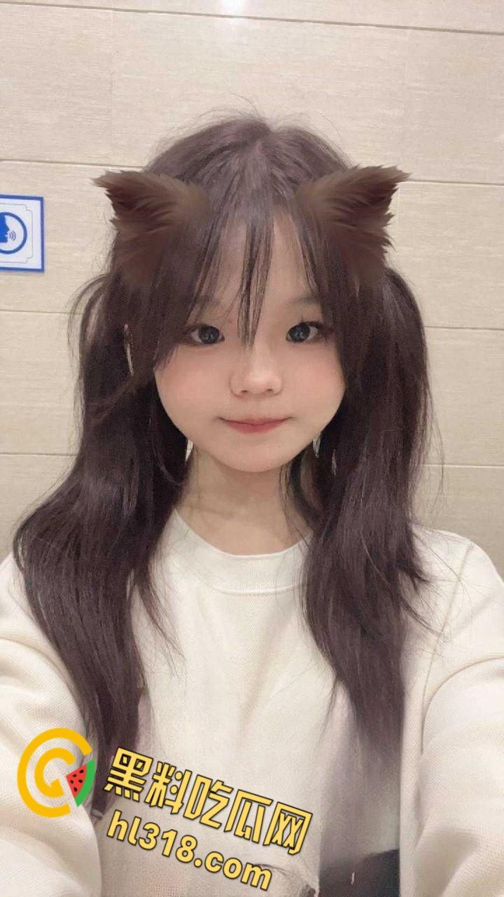 王者荣耀认识的重庆白嫩学生妹,可爱萝莉美乳粉嫩小穴,带她打游戏就网调发裸照,上荣耀直接线下面基 !-2