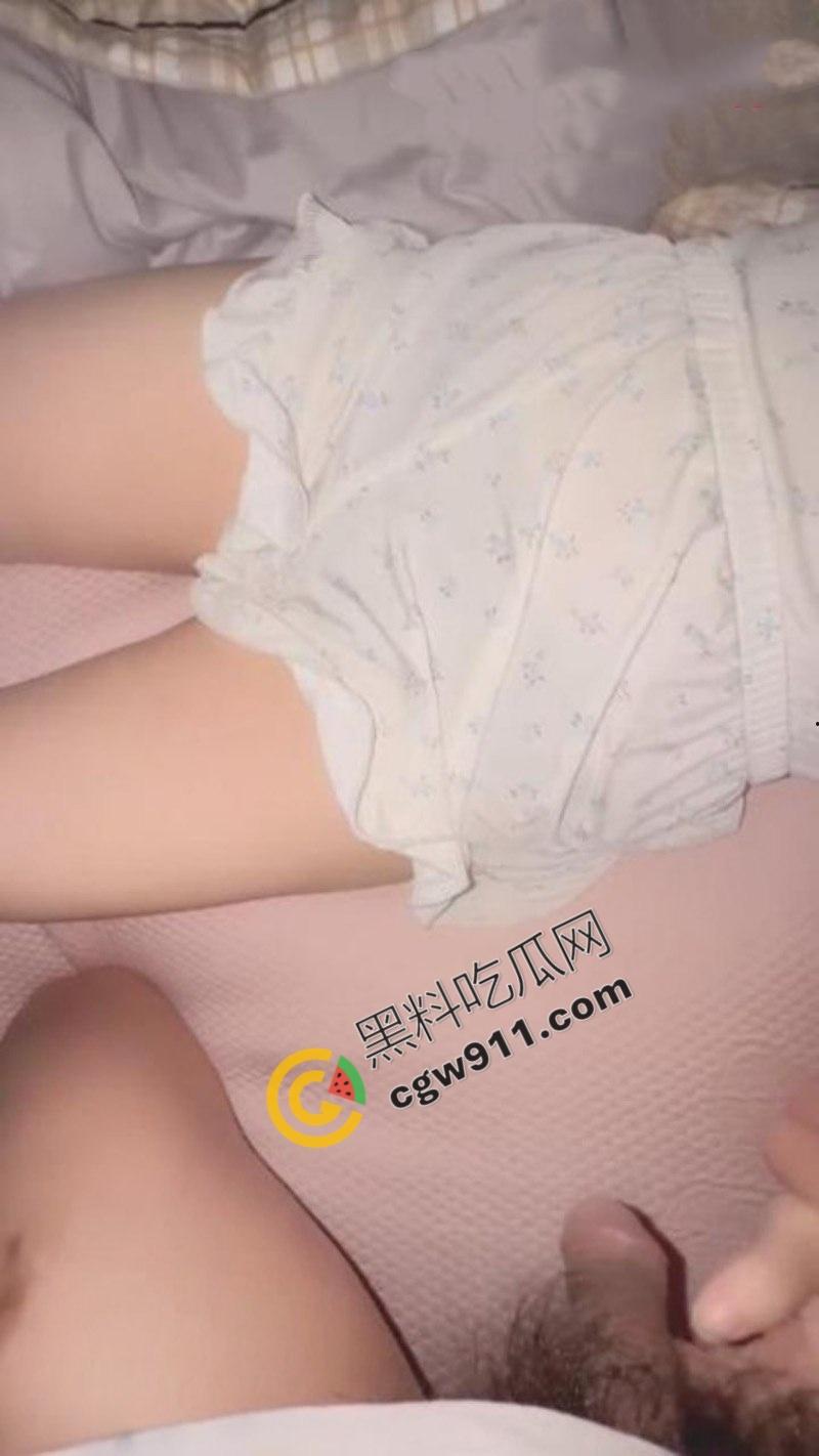 海角乱伦大神爆操熟睡的亲姐姐!嫩穴豪乳狂揉,骚水四溅,暴力抽插,无套内射,姐弟乱伦情欲夜-4