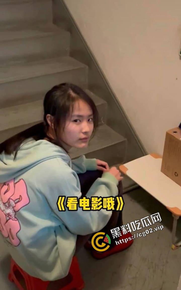 抖音千万粉网红【小叮当的一家】中的姐姐叮叮遭网聊骗局 全裸自拍视频流出遭疯传 顺带 开盒 千万账号背后的男人-3