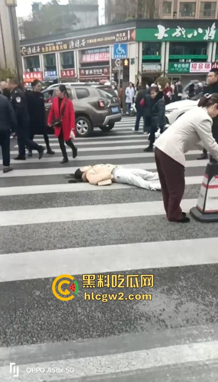 四川内江公交惨剧震惊全城!司机突发疾病酿悲剧,谁来为1死4伤的血泪买单?-8