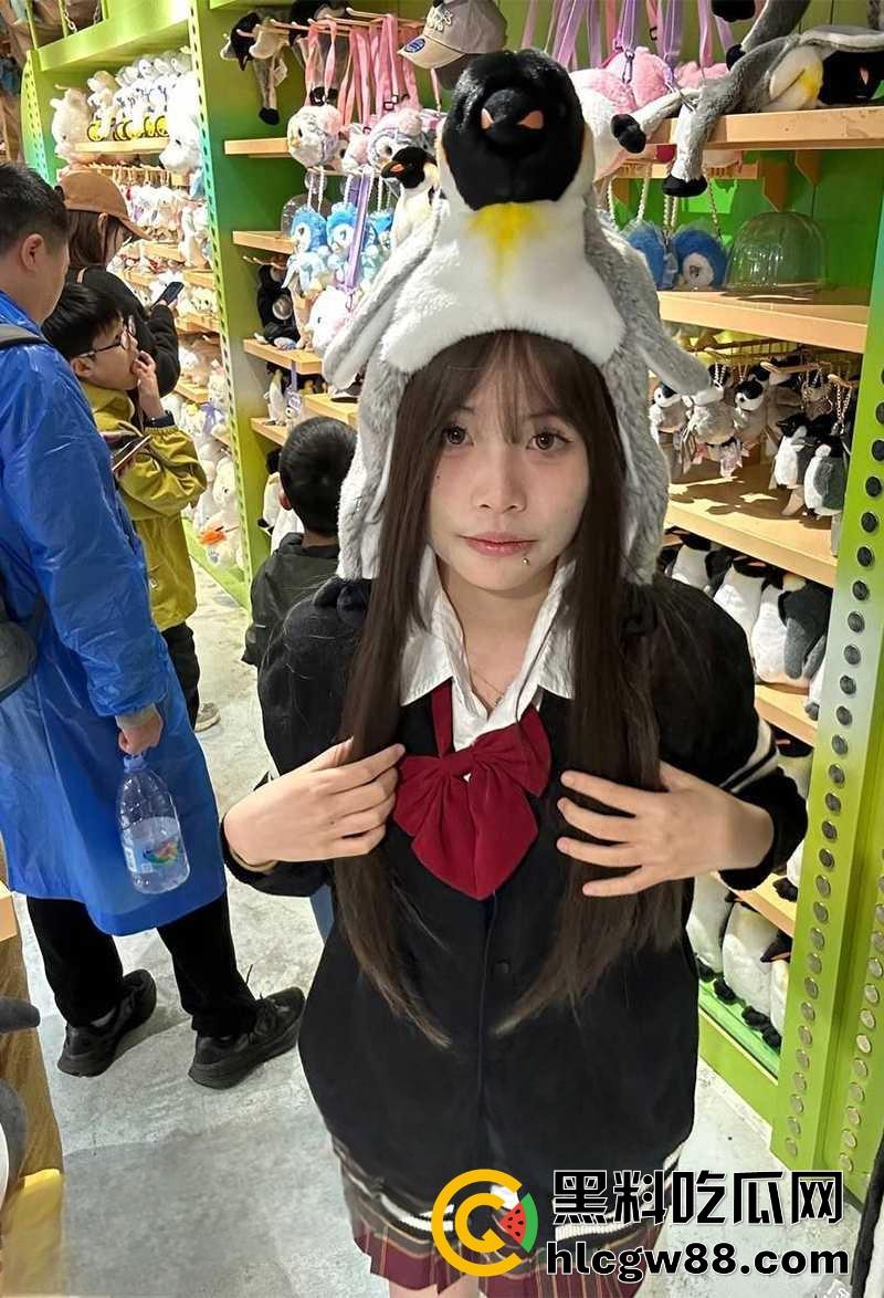 广东小伙王者开黑偶遇职校00后骚母狗,一天拿下骑脸操嘴后入灌精,白嫩翘臀淫叫连连偷拍角度绝了!-2