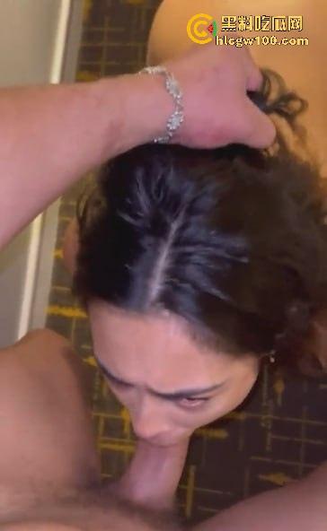 美国大学妖娆拉拉队长【Buhnny】母狗本性曝光,暴力深喉视频泄密,颜值担当竟成大鸡巴玩物!-10