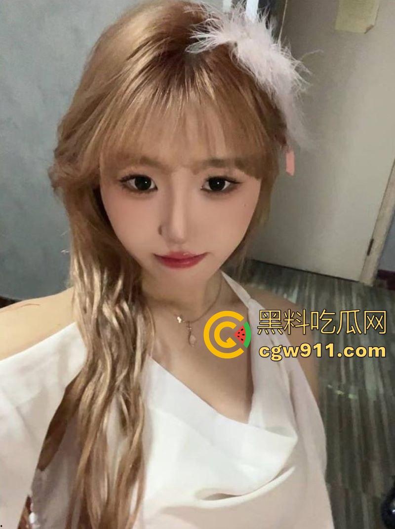 骚逼大嫂的饭后水果,火龙果涂抹鸡巴,嫂子狂舔大屌,骑乘舔奶猛操,狠狠内射塞满骚逼!-3