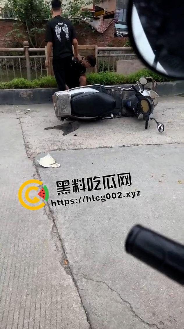 汕头潮阳当街杀人！当众打完架拉下水活生生淹死  这也太狠了 现场视频流出-3