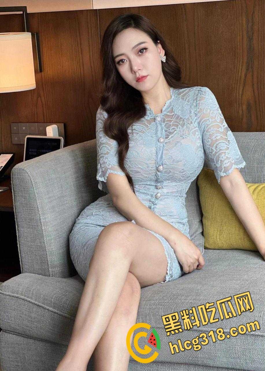 巨乳淫妻为了讨好领导，陪睡开房打炮，极品肥臀又大又翘，开档黑丝按在椅子上无情爆操！