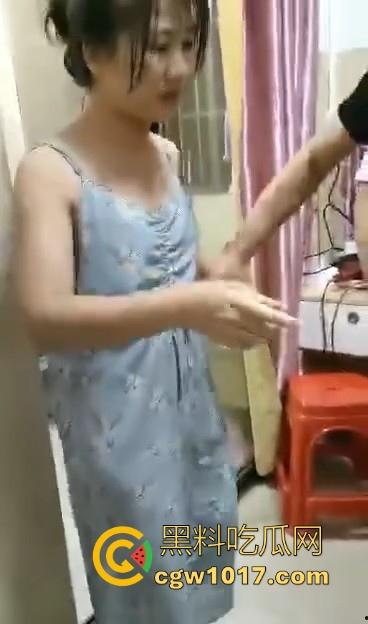 奸夫淫妇正脱衣干正事惨遭老公上门捉奸!小情人身穿内裤被牢牢控制在床上不能动,女发疯吵起来有理了是吧!-3