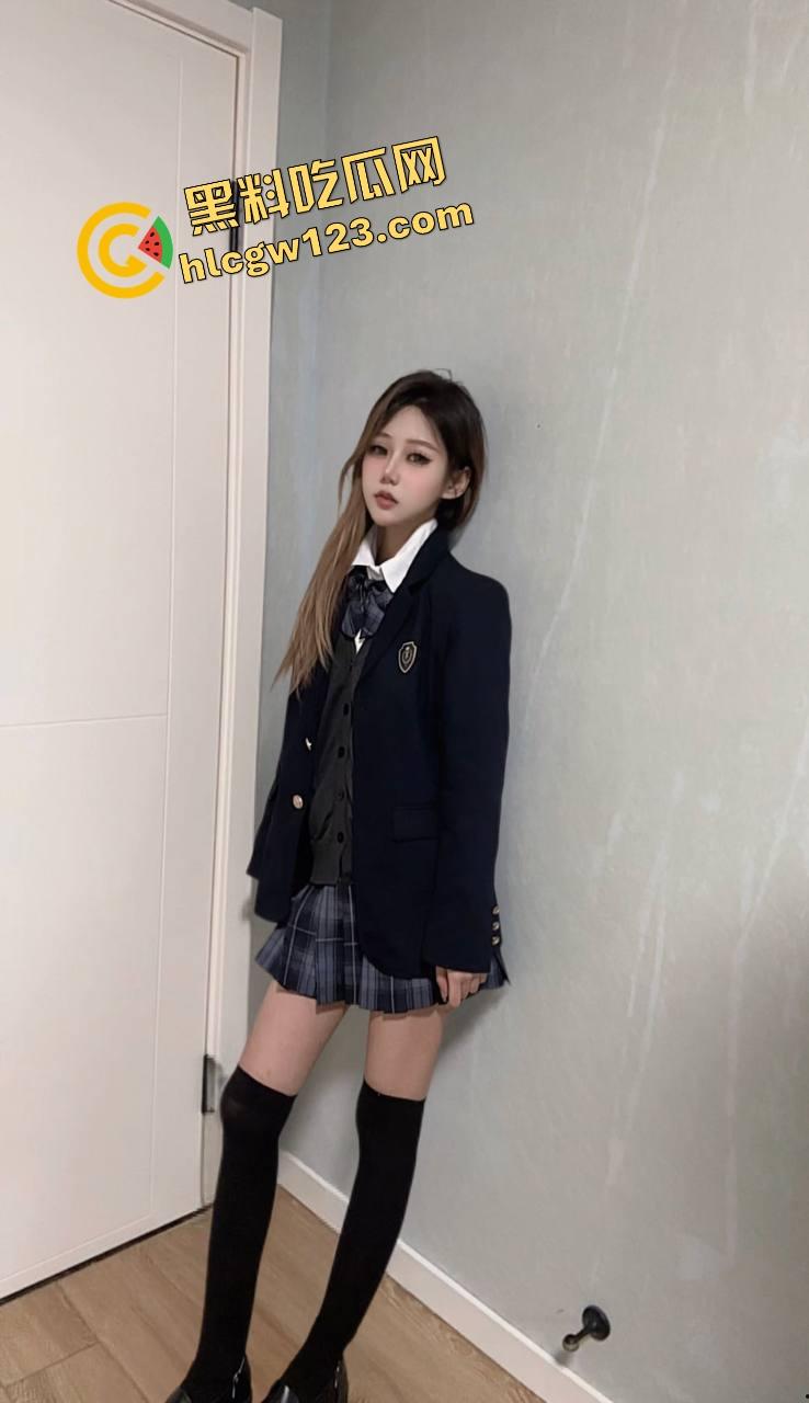 发廊小妹自信开口哥我喉咙深，五分钟后抱着马桶狂吐不止，马桶都顶不住她那口痰战术！