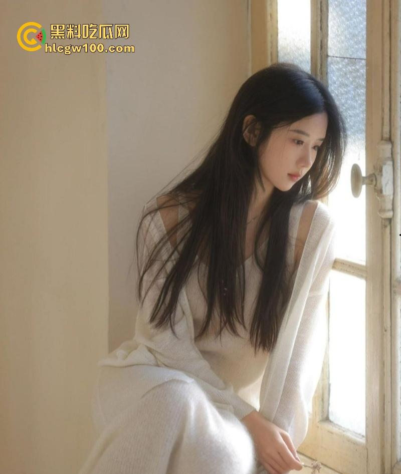 中央戏剧学院外围女【圈圈】特斯拉车震直播，主动送炮邀请群友内射骚穴，被操哭展现母狗本色！