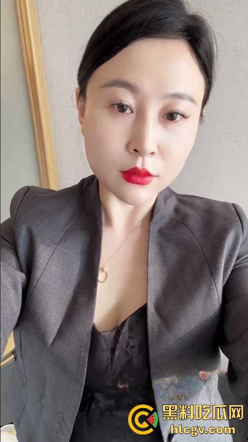 快手网红[雪碧小阿姨]性爱视频大曝光！熟妇撅臀开房被后入爆操，尺度让人瞠目！