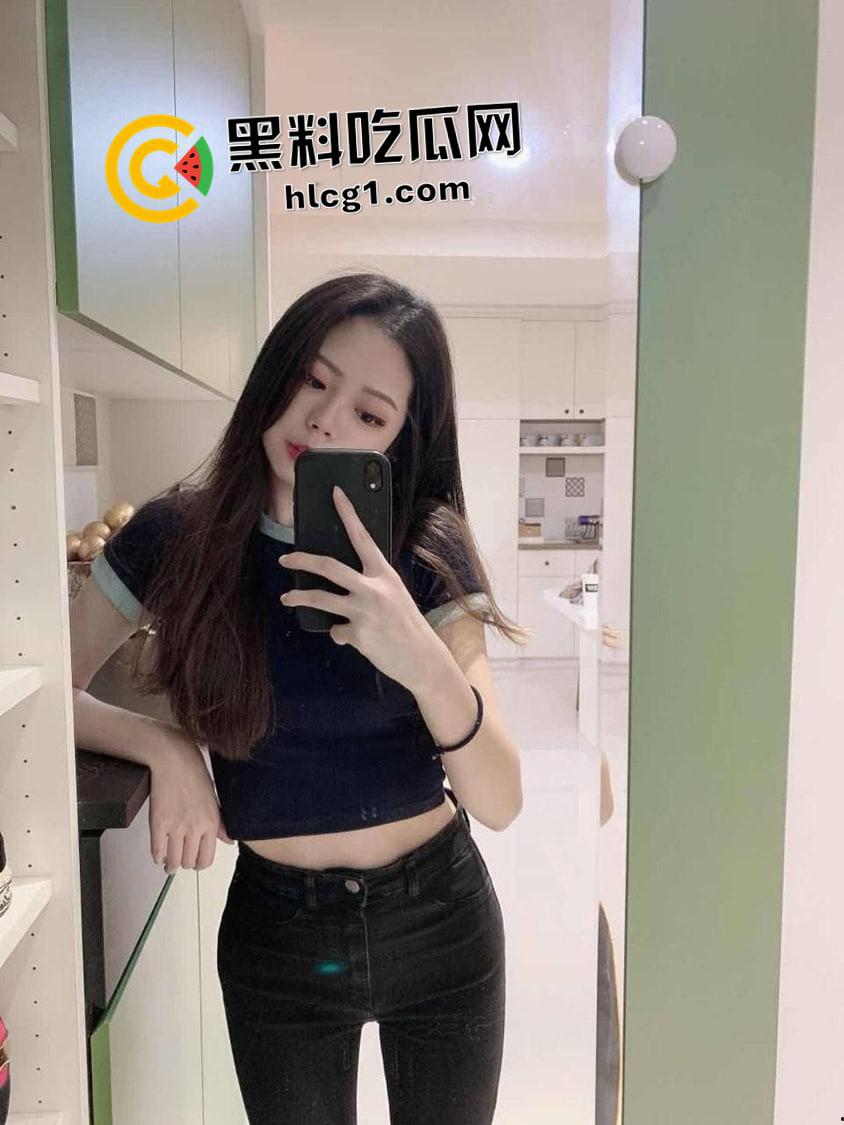 瓜友投稿！风骚女友超骚浪叫 捏下奶子就洪水泛滥 清纯的眼神大大的性欲