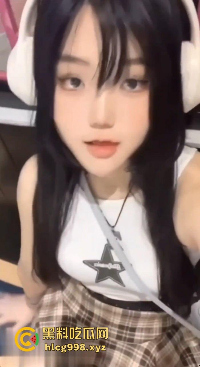 贵阳职业学院【粟媛】卖逼求票上位会长，性瘾大开四处约炮解火！骚逼一天不草就痒得难受！