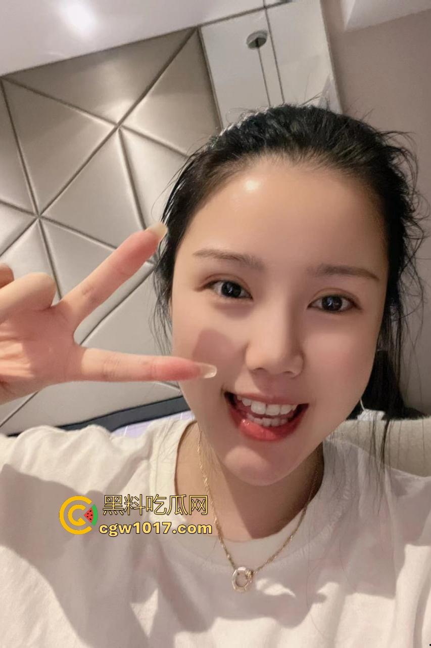 前女友是理发师,性感美臀极品身材却独爱口交,射满嘴咽下去又被口活舔硬,手技口技双绝!-1