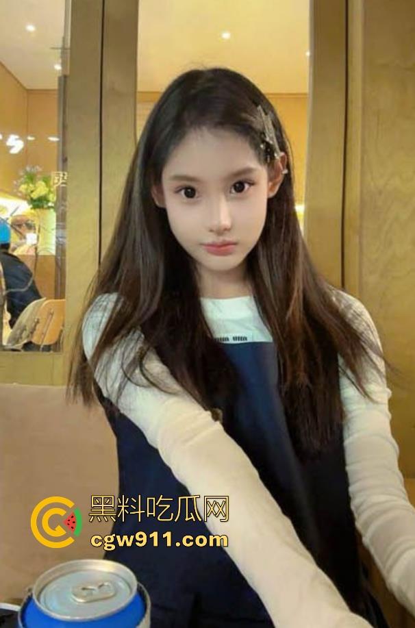 电梯惊心动魄的操妹经历，电梯里逮着妹妹不放，使劲揉搓后入猛插，刺激无比！