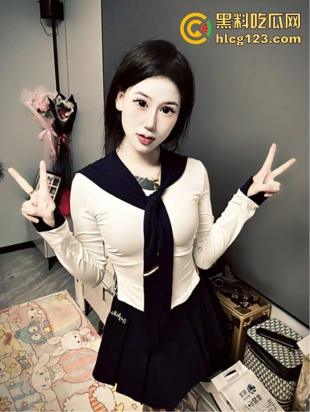 快手团团双飞啪啪视频流出!刚霸凌完别人,转头就跟两精神小伙轮流搞,场面淫荡到爆!-3