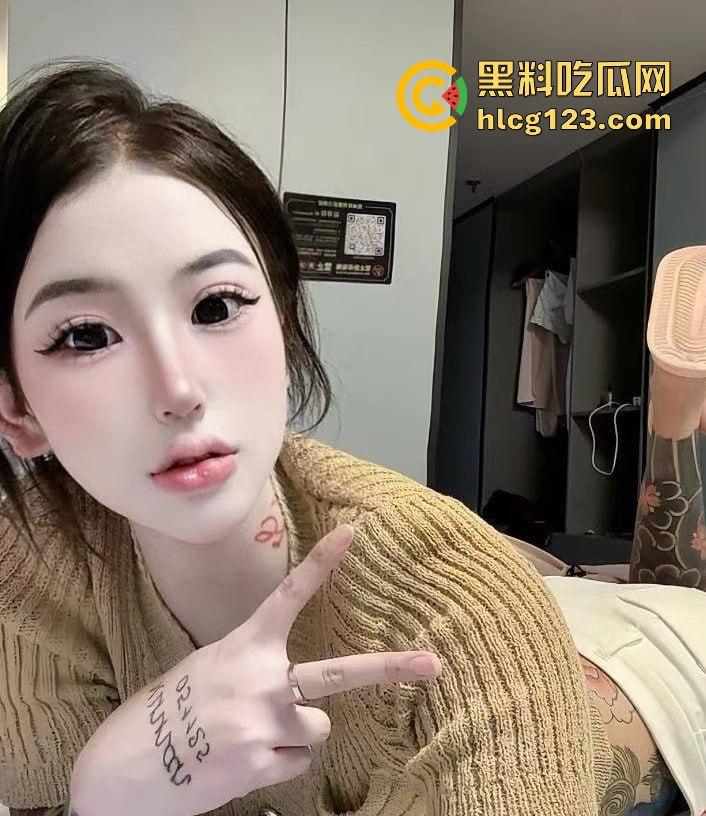 快手团团双飞啪啪视频流出!刚霸凌完别人,转头就跟两精神小伙轮流搞,场面淫荡到爆!-7