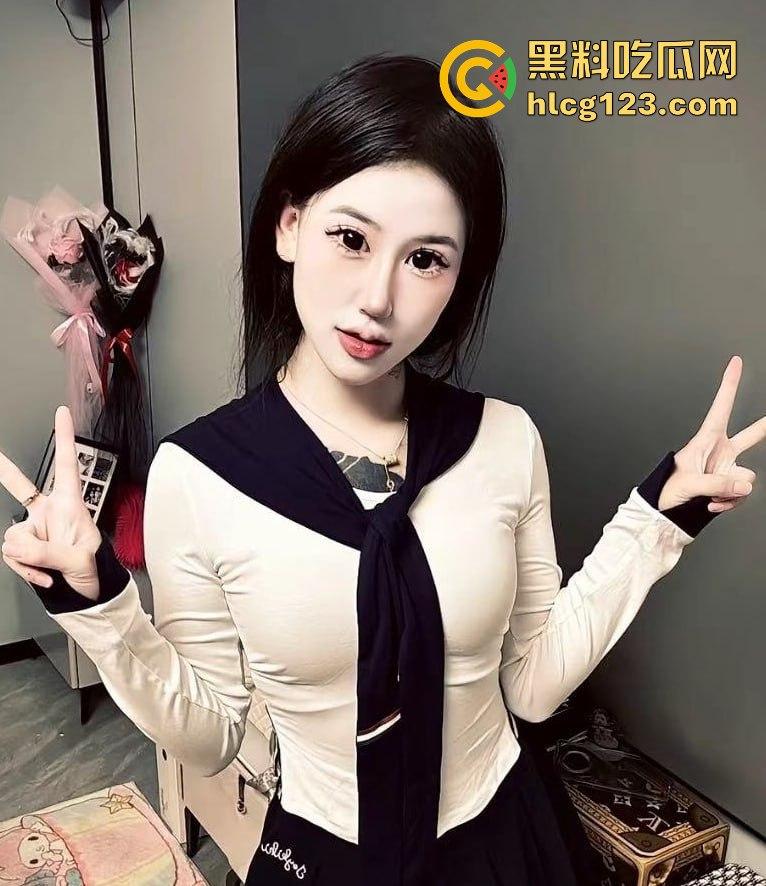 快手团团双飞啪啪视频流出!刚霸凌完别人,转头就跟两精神小伙轮流搞,场面淫荡到爆!-9