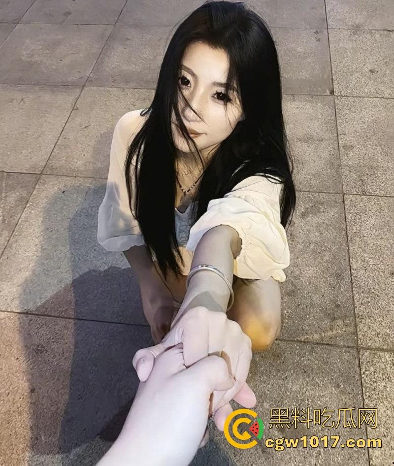 重庆理工大学【赵淮雯】清纯学生妹床上风情万种,舔蛋骑乘精通,无套狂操全身射满精液,这身材真的爱了!-2