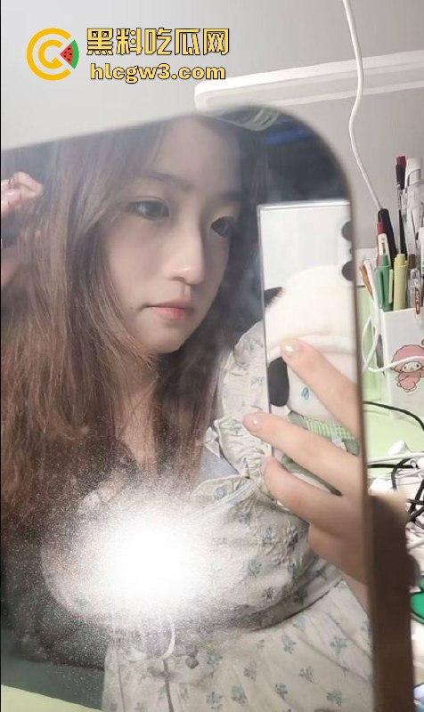 广西大专女学生【张可欣】私密视频外泄!学长曝光其吃鸡吧视频,女主疑受打击休学!-8