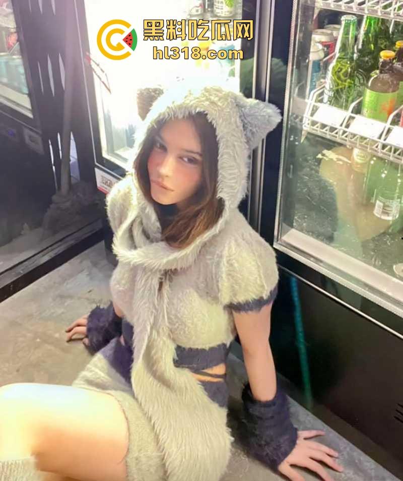 抖音混血网红【Lya】福利视频流出，高颜值配顶级身材，粉穴巨乳细腰大长腿，不敢想和她做爱，会有多爽！-3